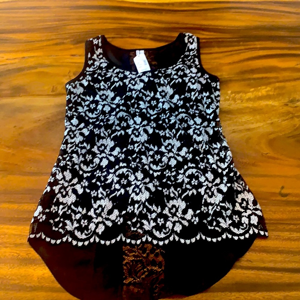 NEW MAURICES WHITE BLACK LACE SMALL CAMISOLE